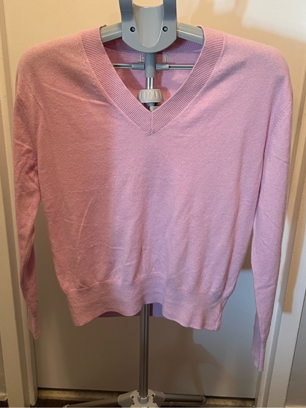 🔥RW&CO Ultrafine Merino Wool Blend V-Neck Knit Sweater Lilac - Size L